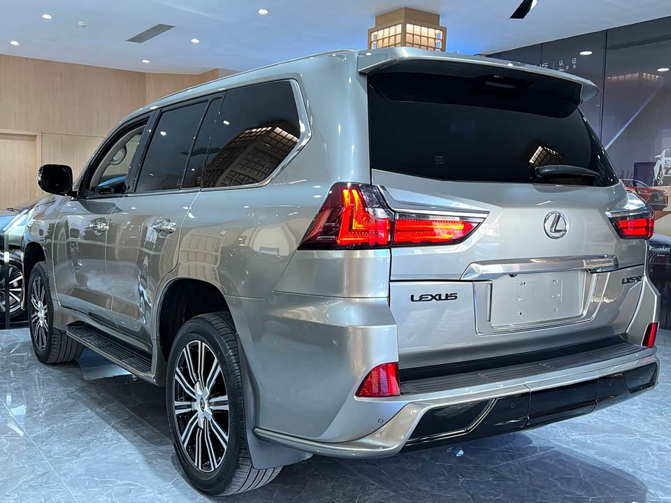 Lexus LX