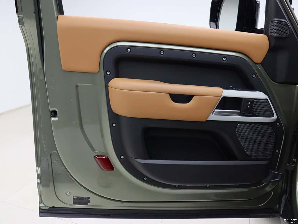 Land Rover Defender, 2022 все фото