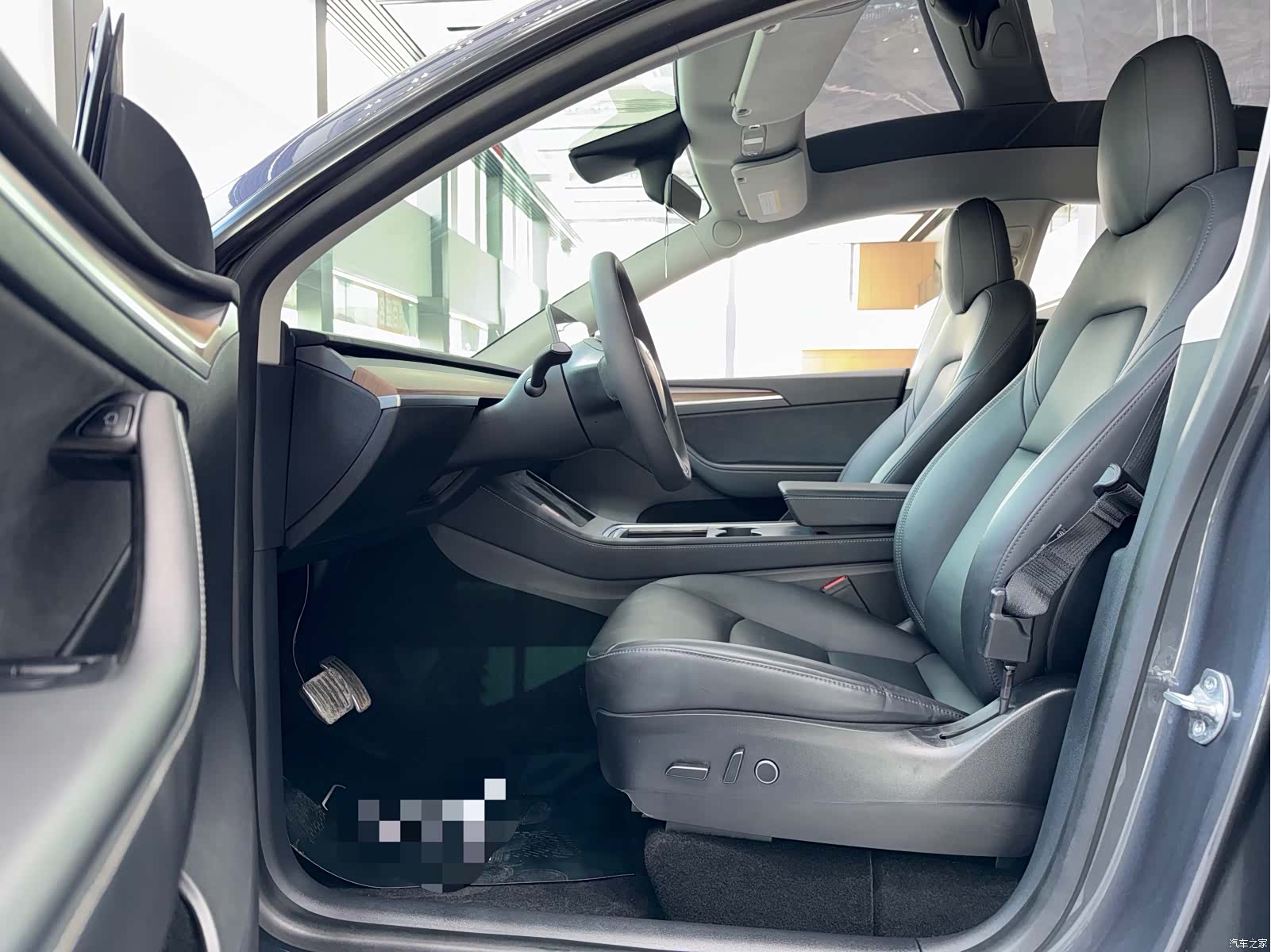 Tesla Model Y, 2021 3
