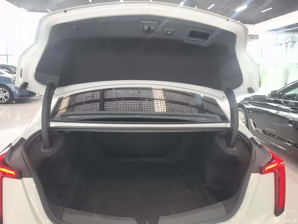 Cadillac CT5, 2023 19
