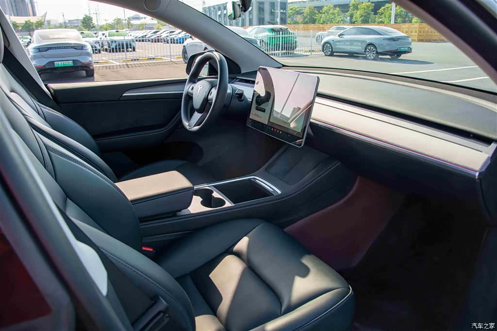 Tesla Model Y, 2023 13