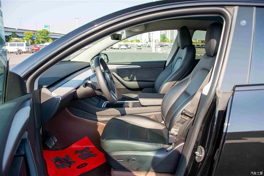 Tesla Model Y, 2023 10