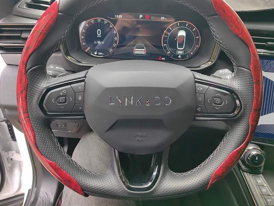 Lynk & Co 01