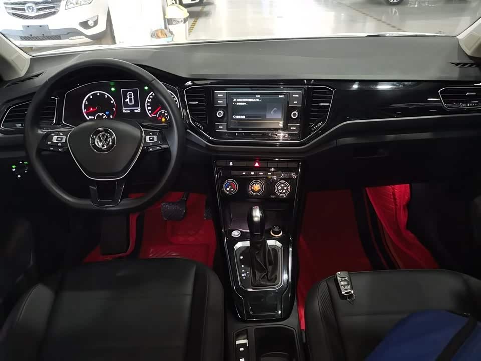 Volkswagen T-ROC exploring Songs