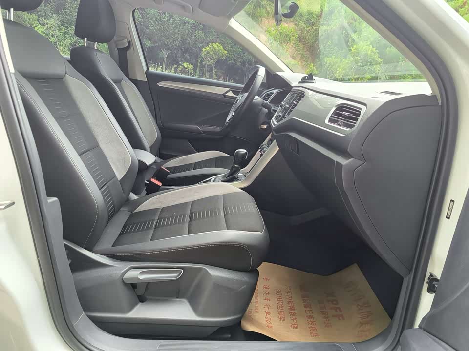 Volkswagen T-ROC exploring Songs