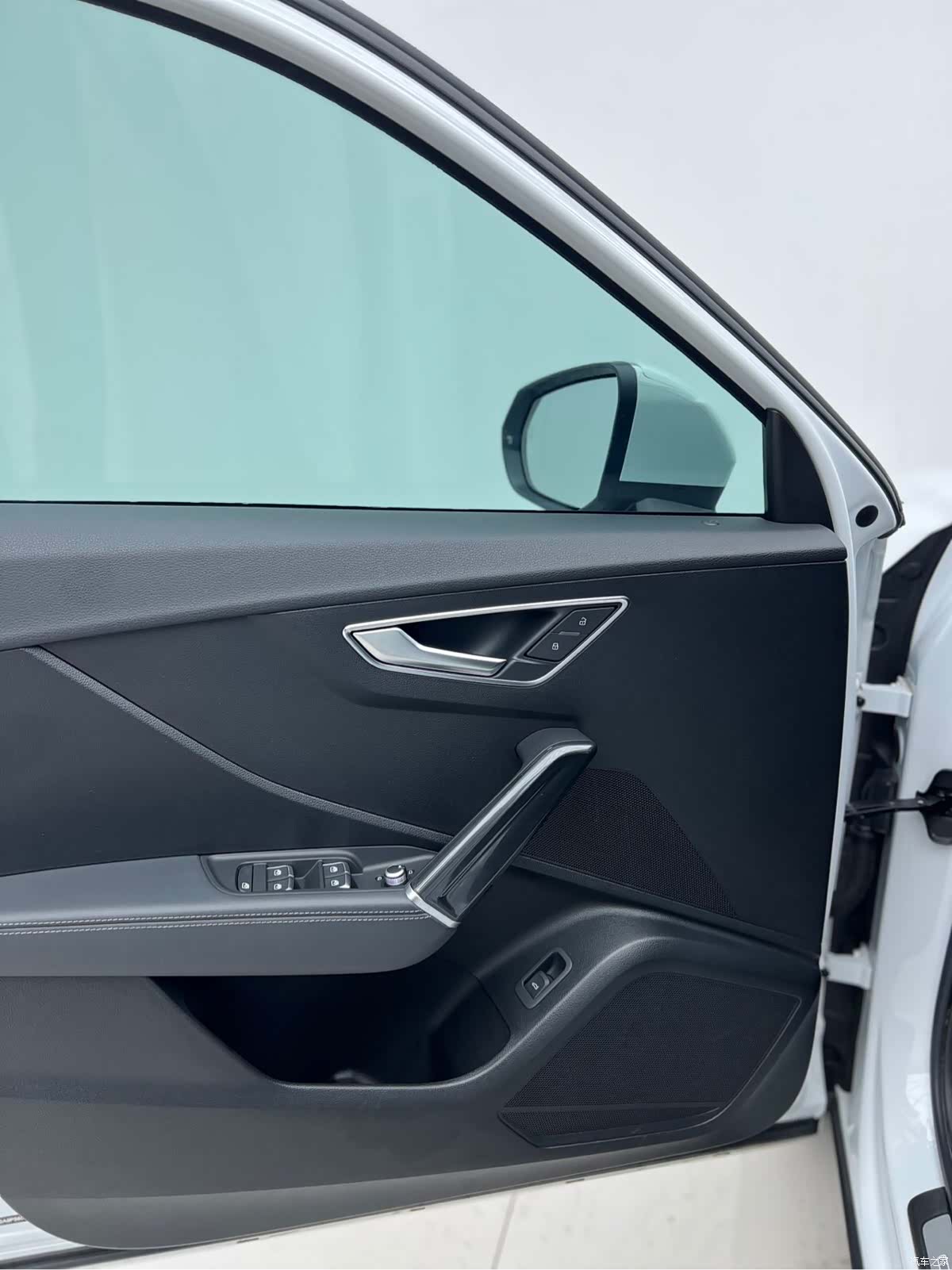 Audi Q2L, 2023 13