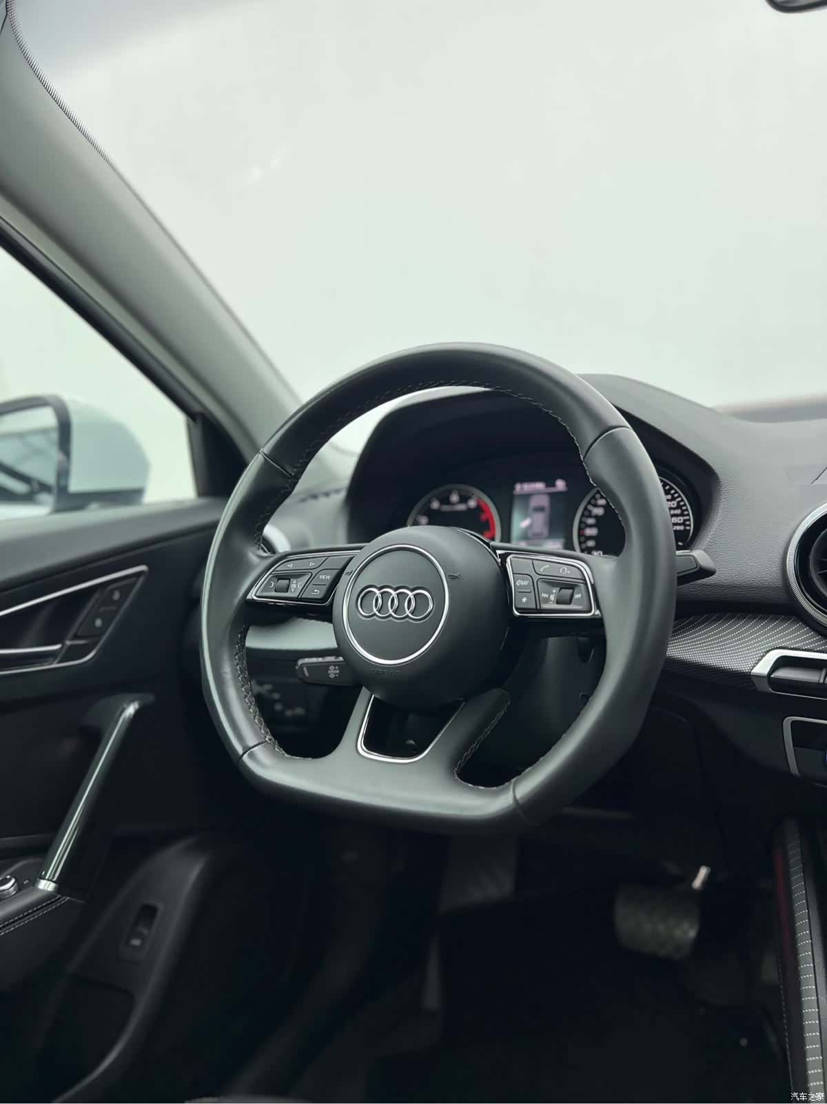 Audi Q2L, 2023 16