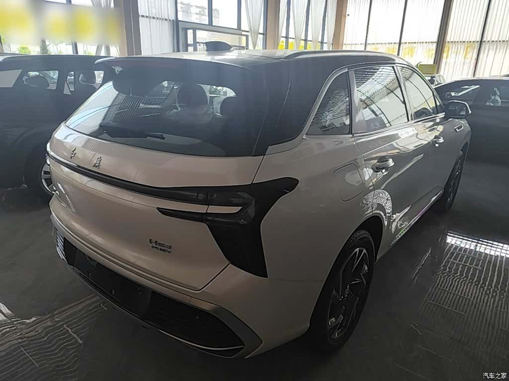 Hongqi HS3, 2026 7