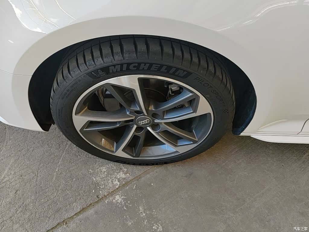 Audi A4L, 2019 25