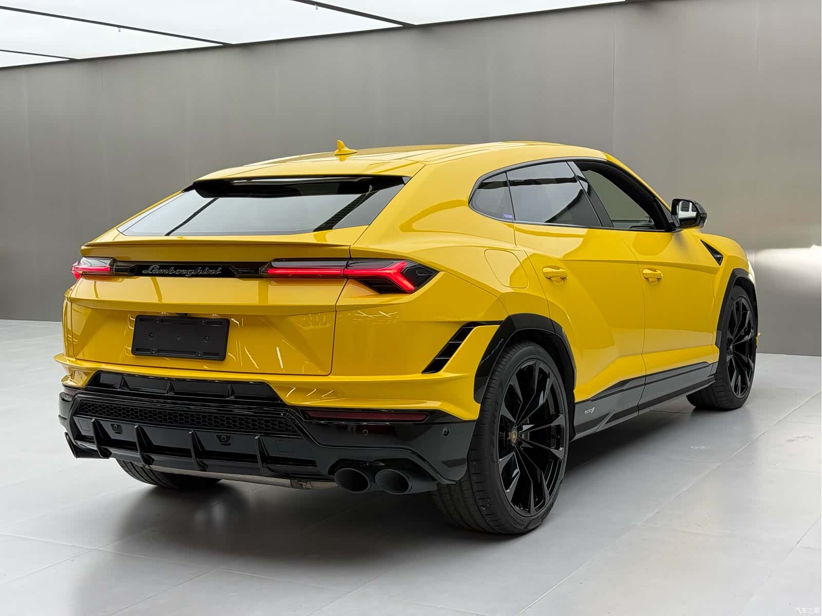 Lamborghini Urus, 2023 6