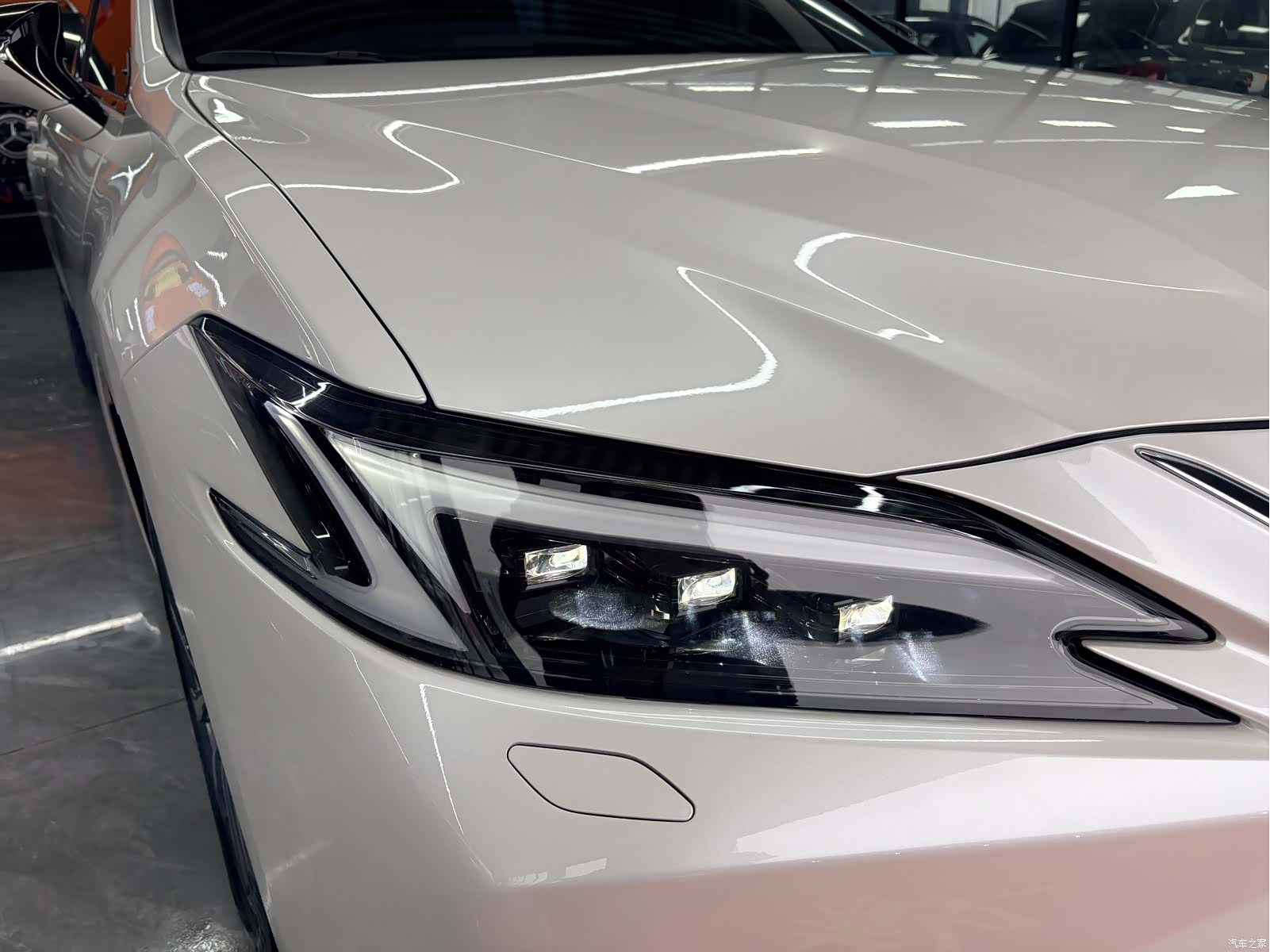 Lexus ES, 2025 15