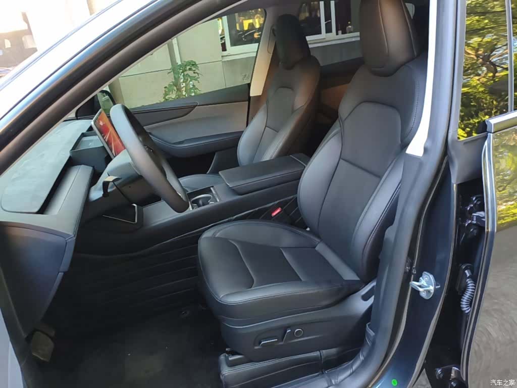 Tesla Model Y, 2025 15