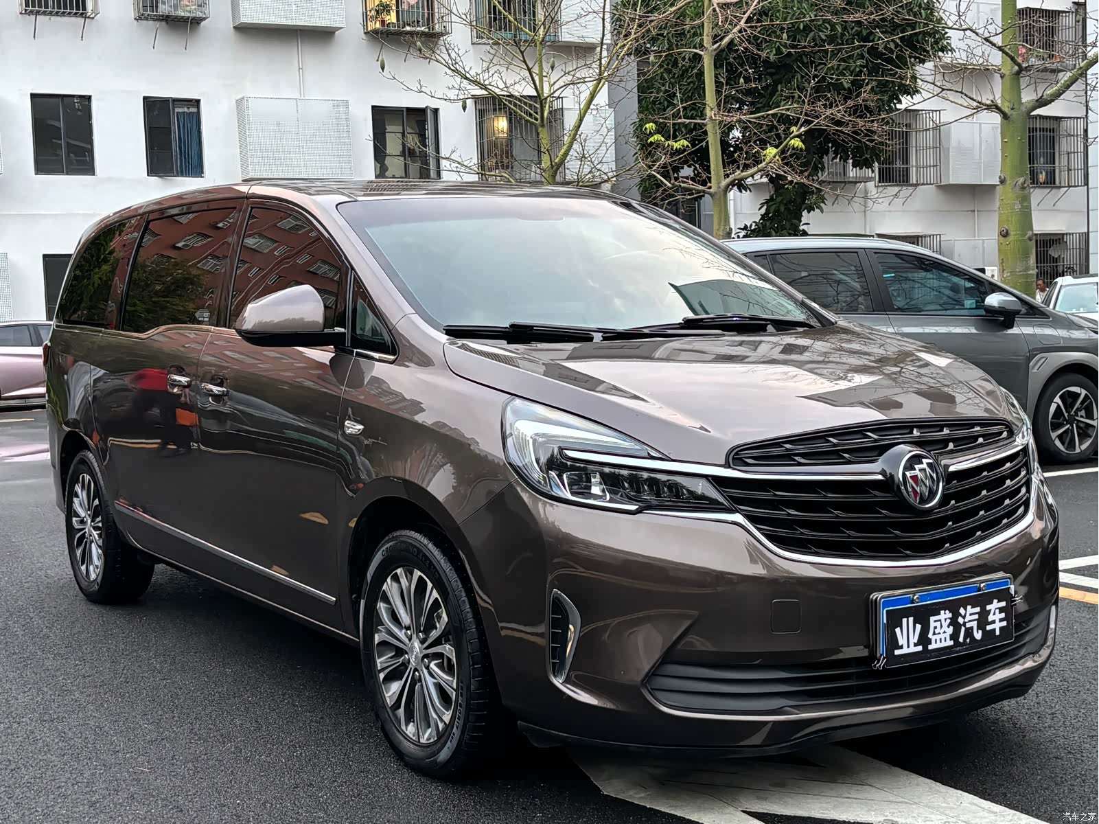 Buick GL8, 2021 3