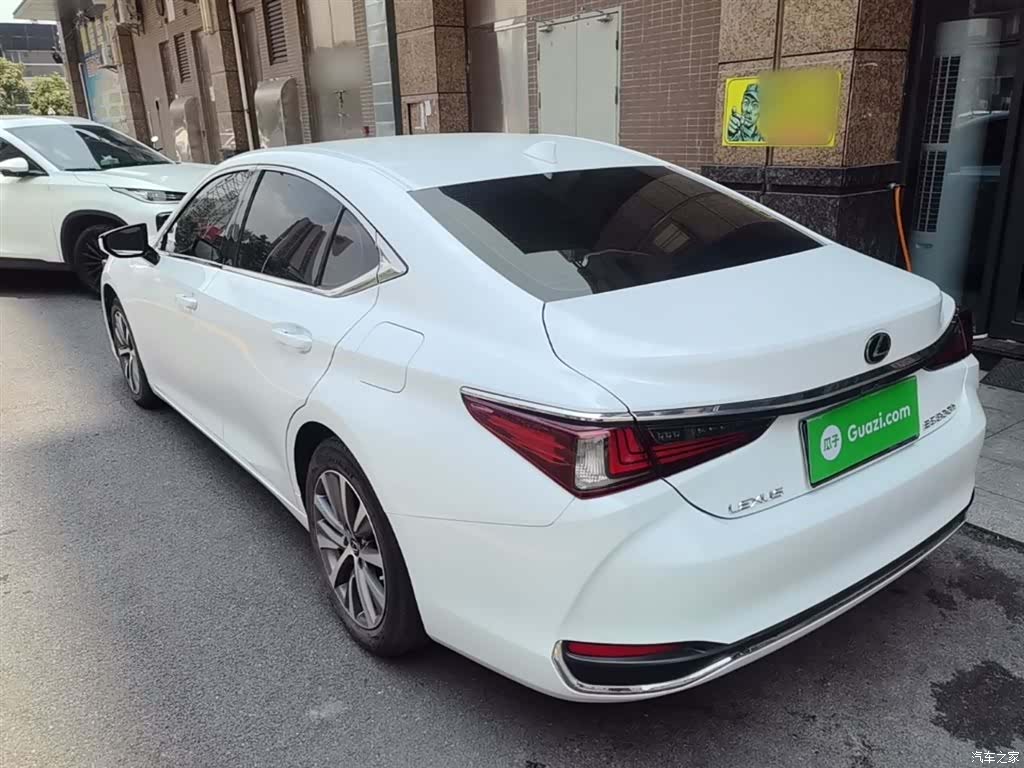 Lexus ES, 2020 все фото