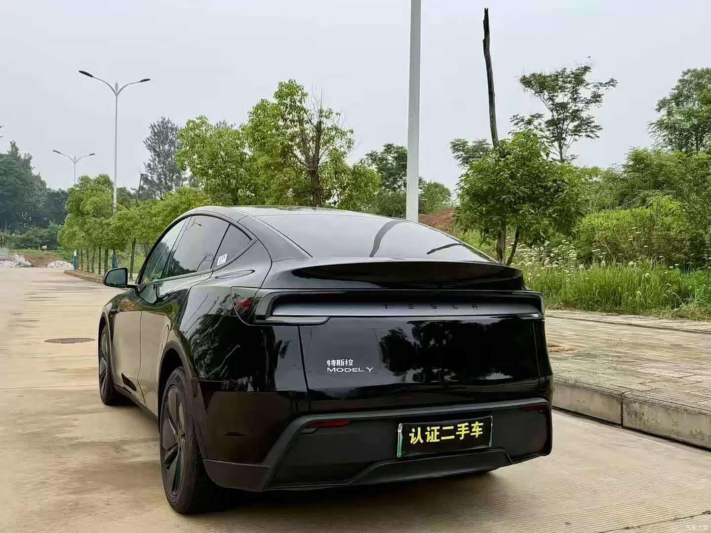 Tesla Model Y, 2025 9