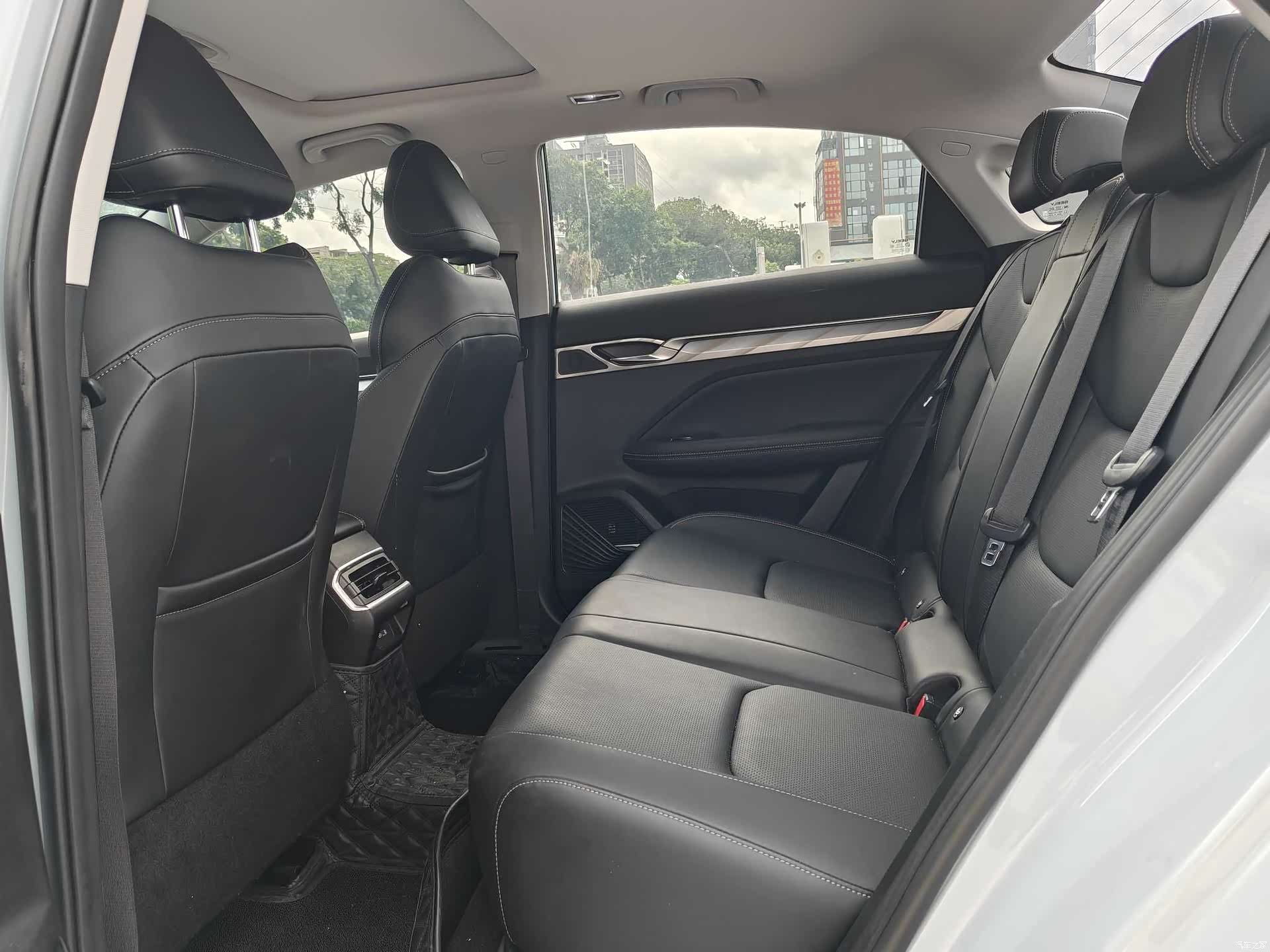 Geely Emgrand, 2023 14