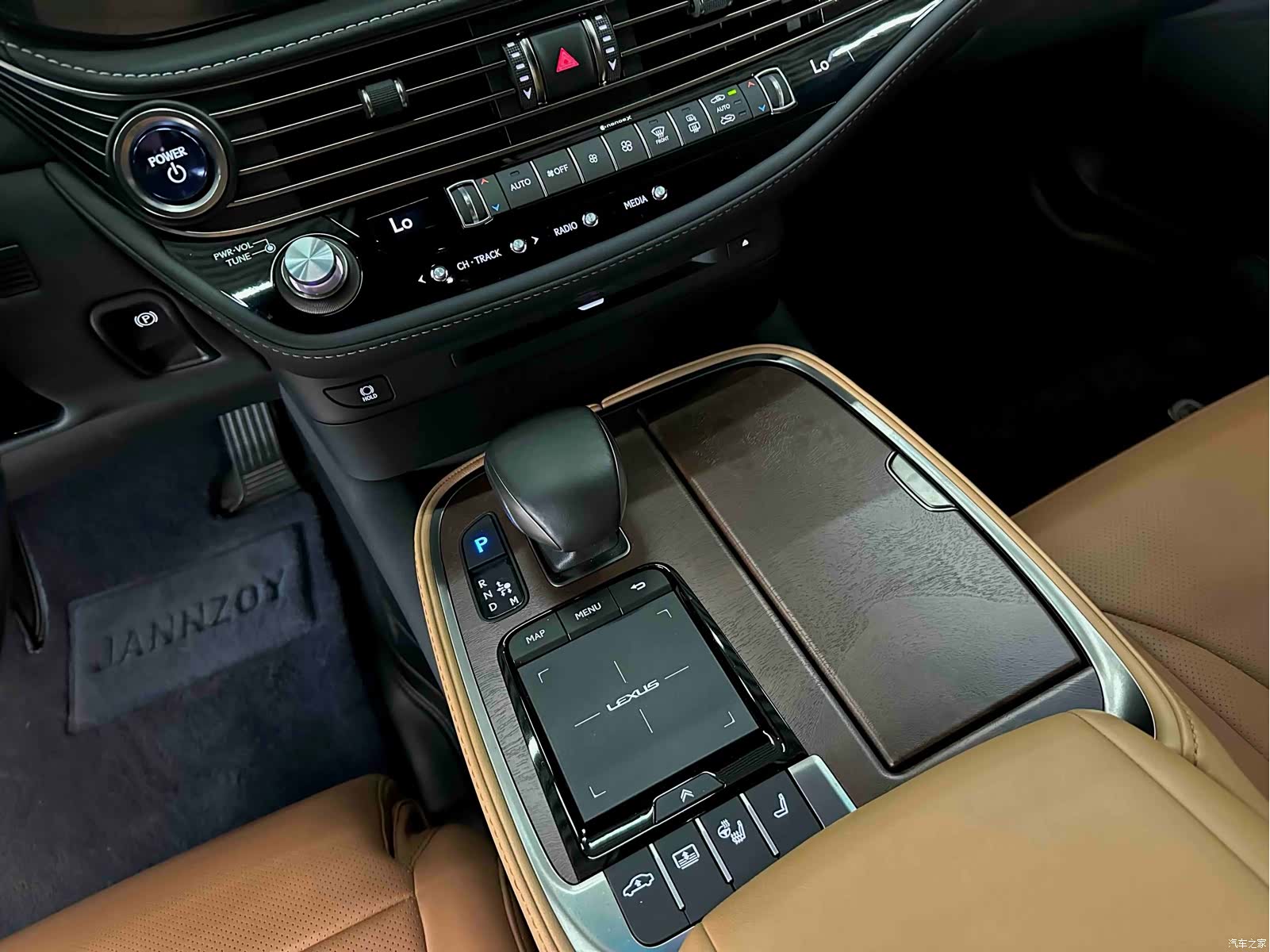 Lexus LS, 2022 9