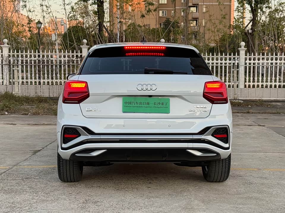 Audi Q2L