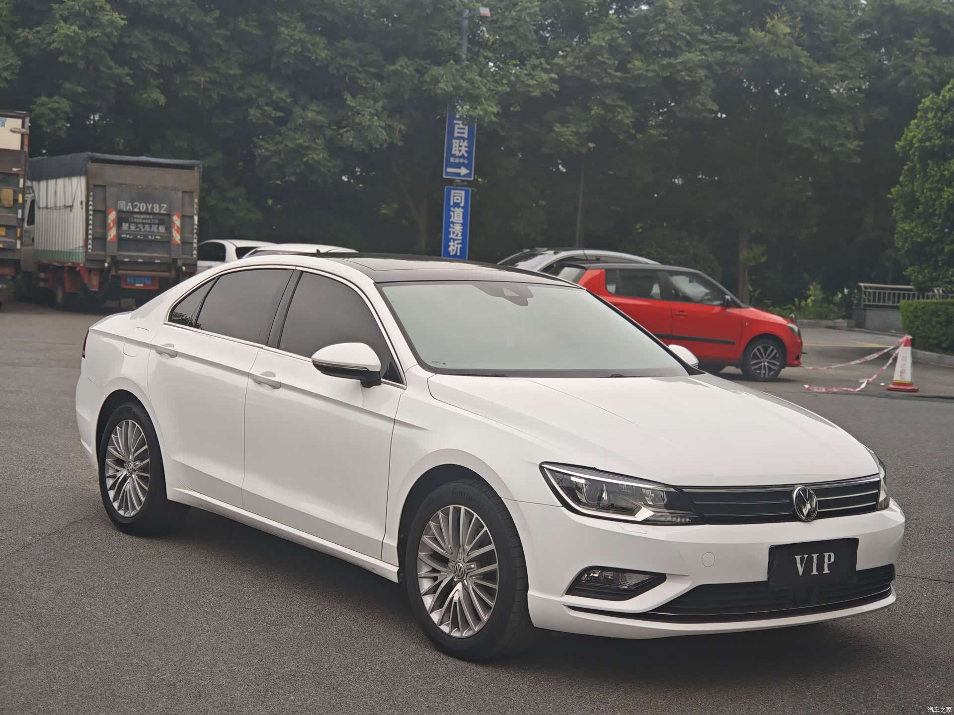 Volkswagen Lamando, 2015 3