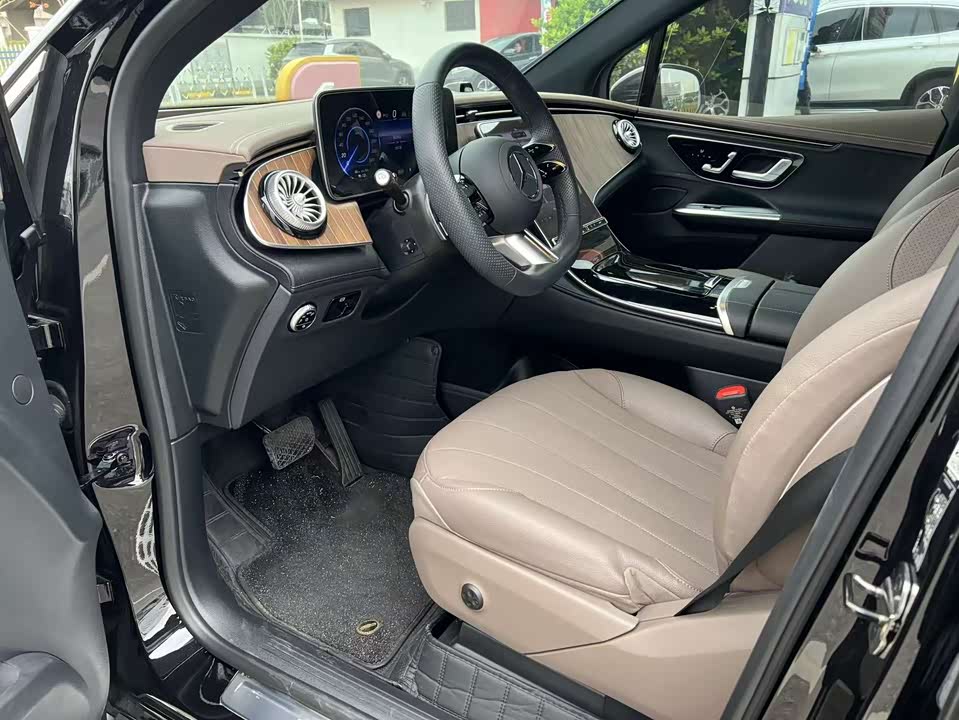 Mercedes-Benz EQE SUV