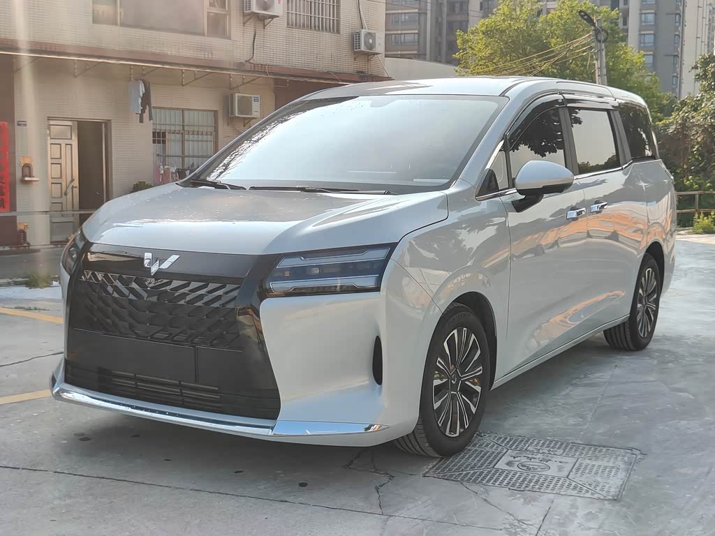 Wuling 730