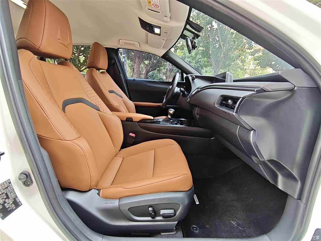 Lexus UX, 2019 9
