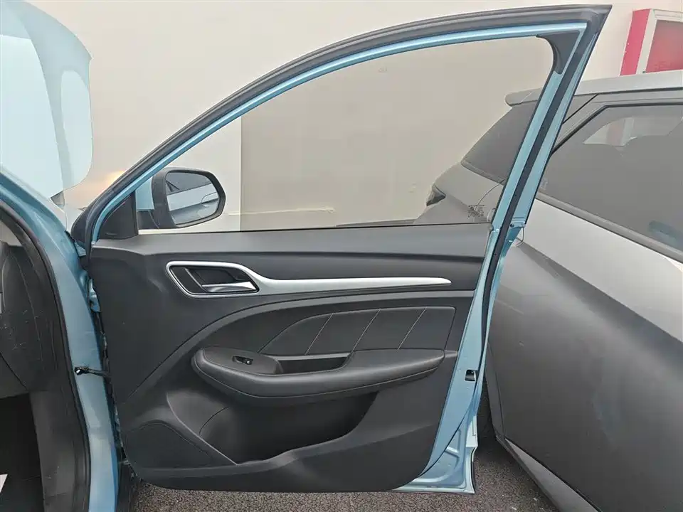 MG EZS pure electric