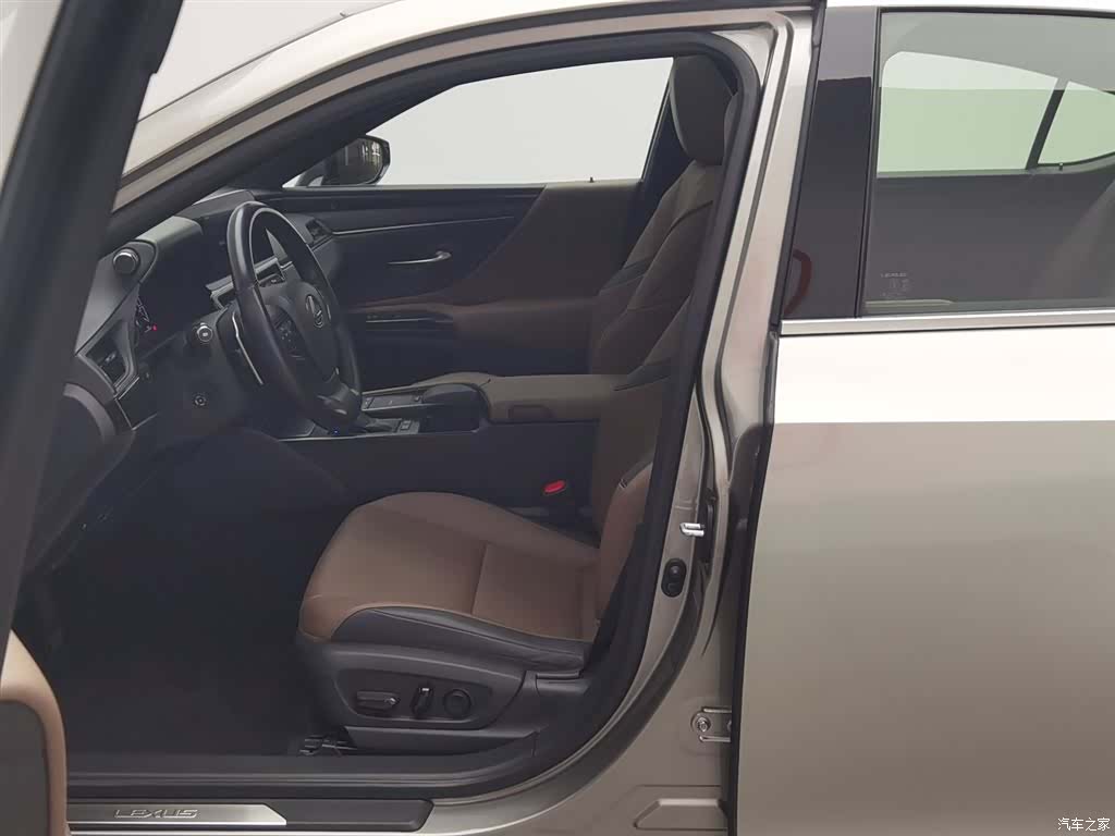 Lexus ES, 2021 10