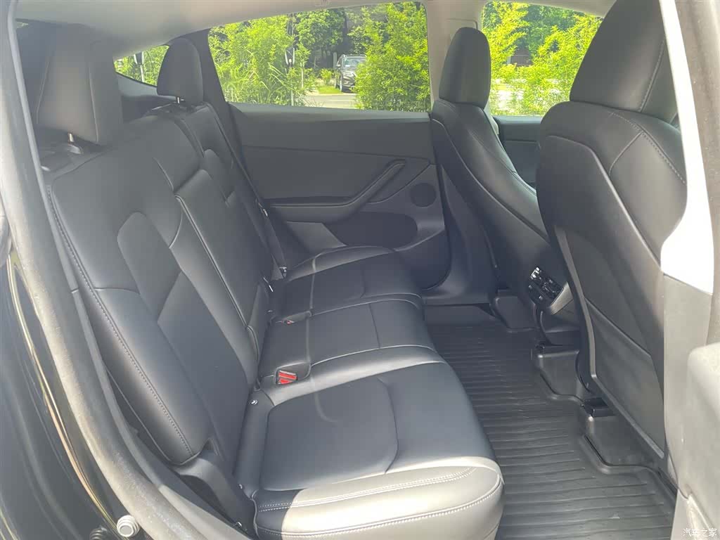 Tesla Model Y, 2023 10
