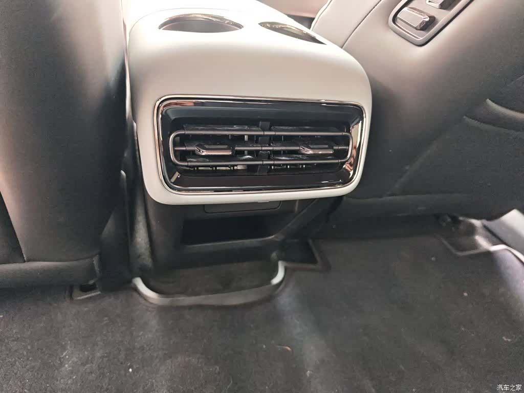 Geely E8, 2025 23