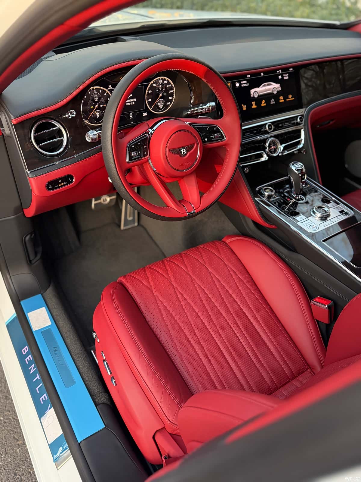 Bentley Flying Spur, 2023 12
