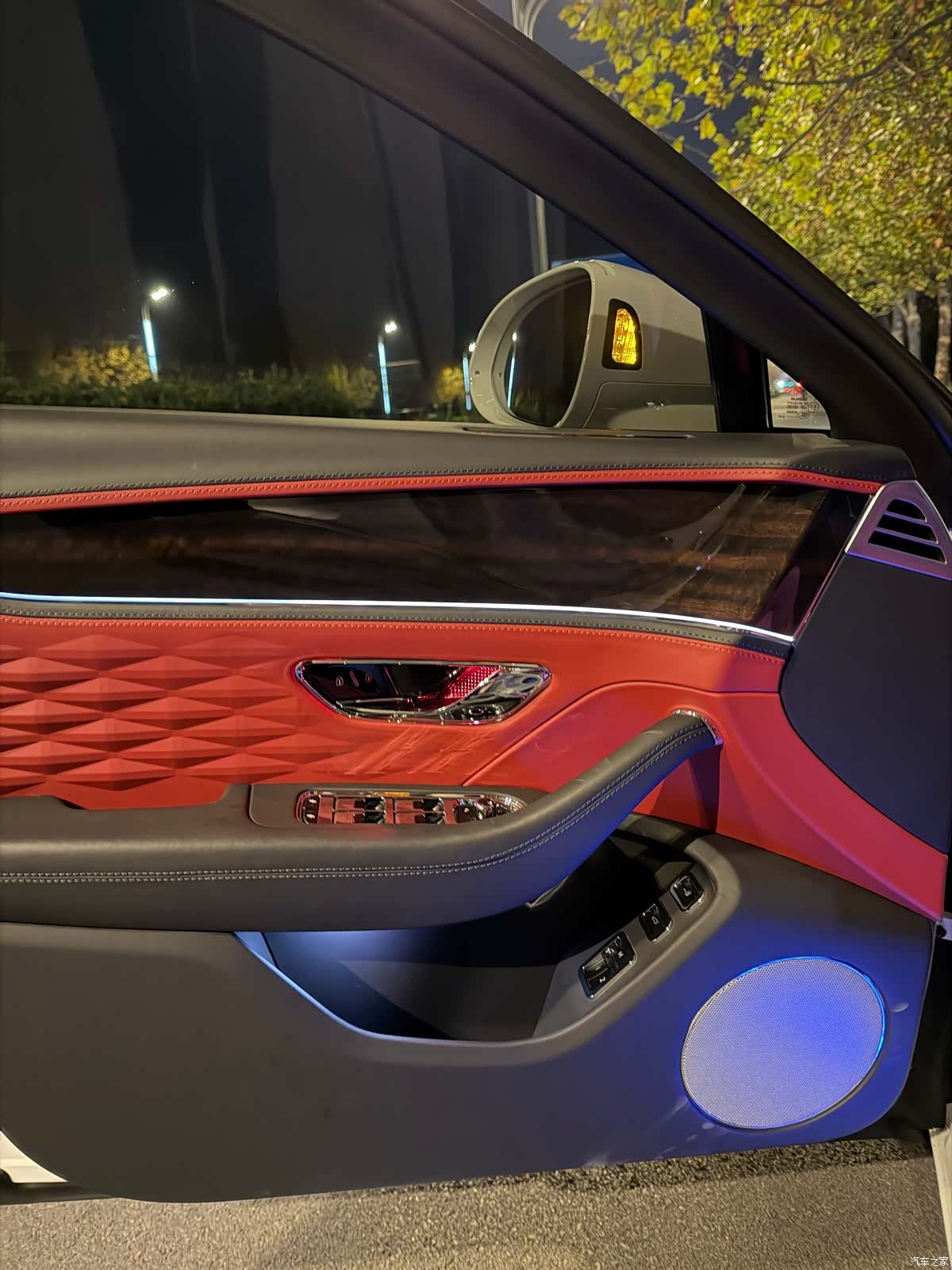 Bentley Flying Spur, 2023 16