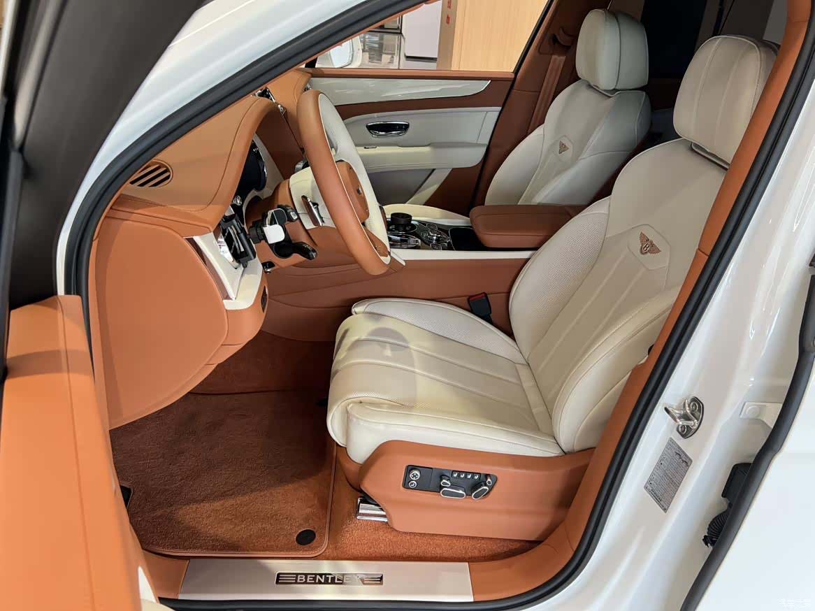Bentley Bentayga, 2025 9