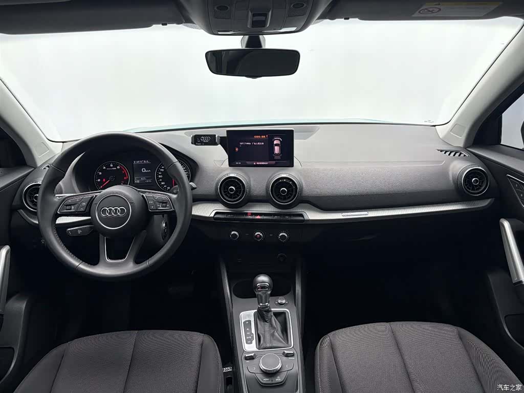 Audi Q2L, 2021 9