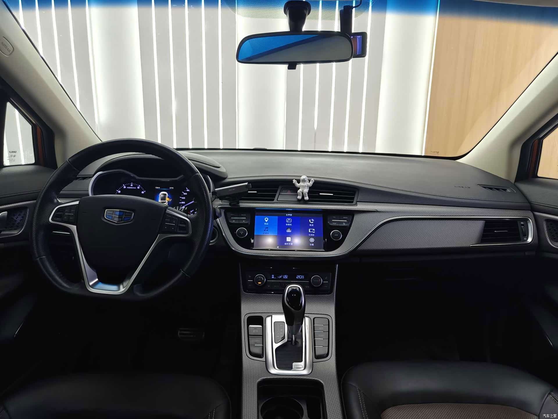 Geely Emgrand, 2016 11
