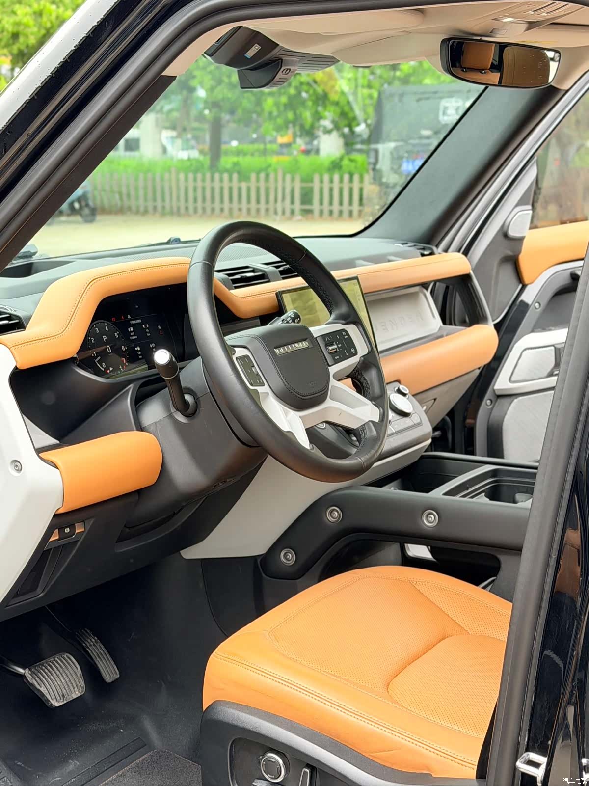 Land Rover Defender, 2024 7
