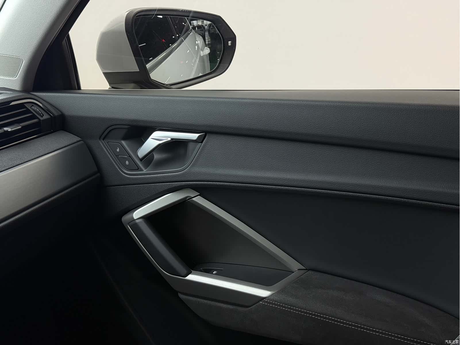 Audi Q3, 2023 11