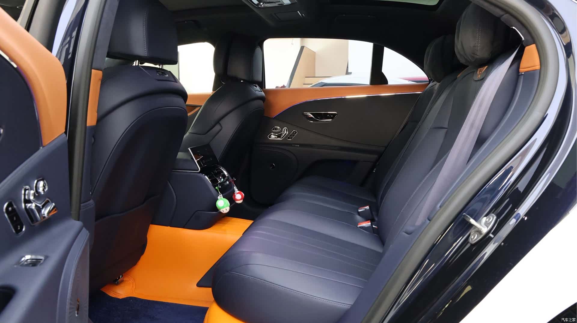 Bentley Flying Spur, 2023 18
