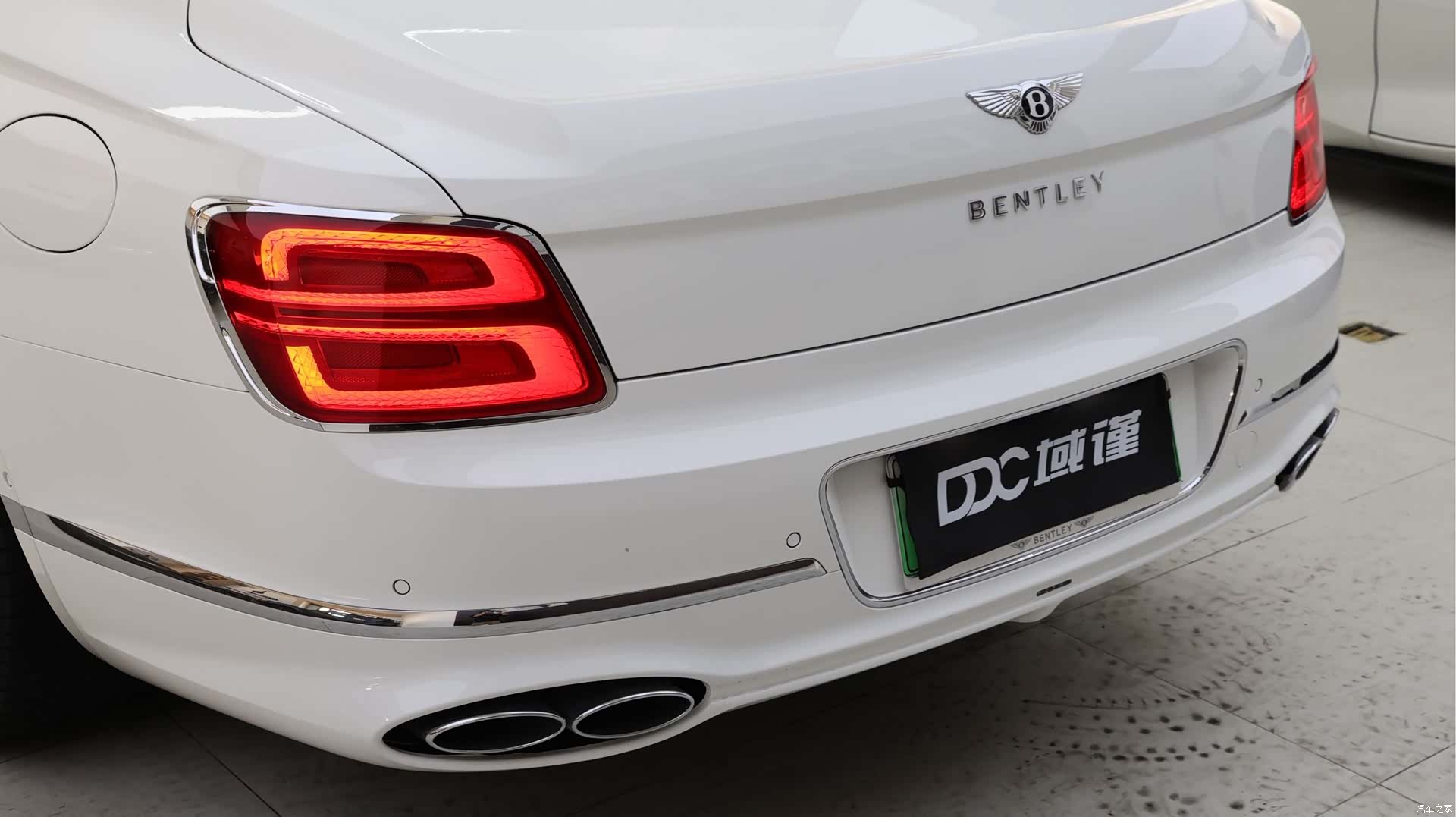Bentley Flying Spur, 2023 10