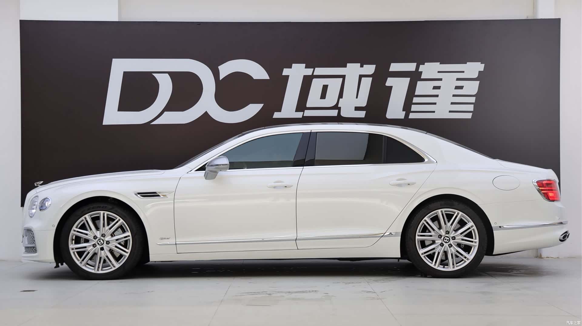 Bentley Flying Spur, 2023 3