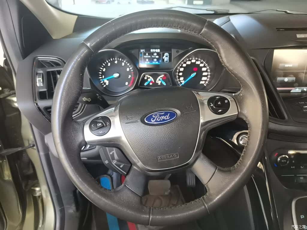 Ford Kuga, 2015 11