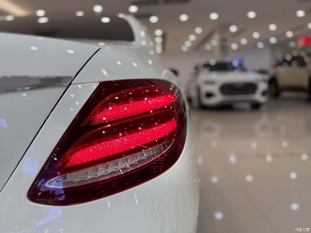Mercedes-Benz E-Class, 2018 16