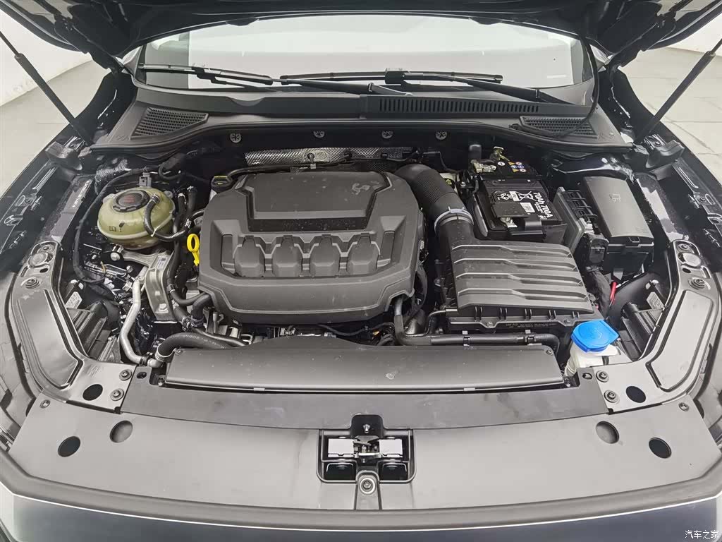 Volkswagen Passat, 2025 6