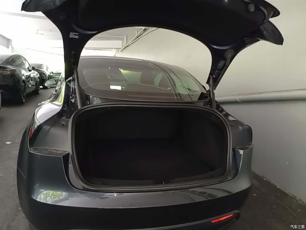 Tesla Model 3, 2025 19