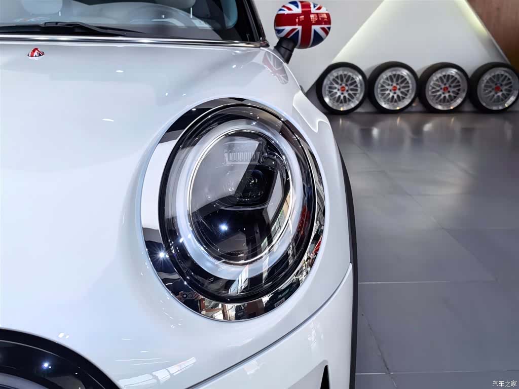 Mini ONE, 2023 18