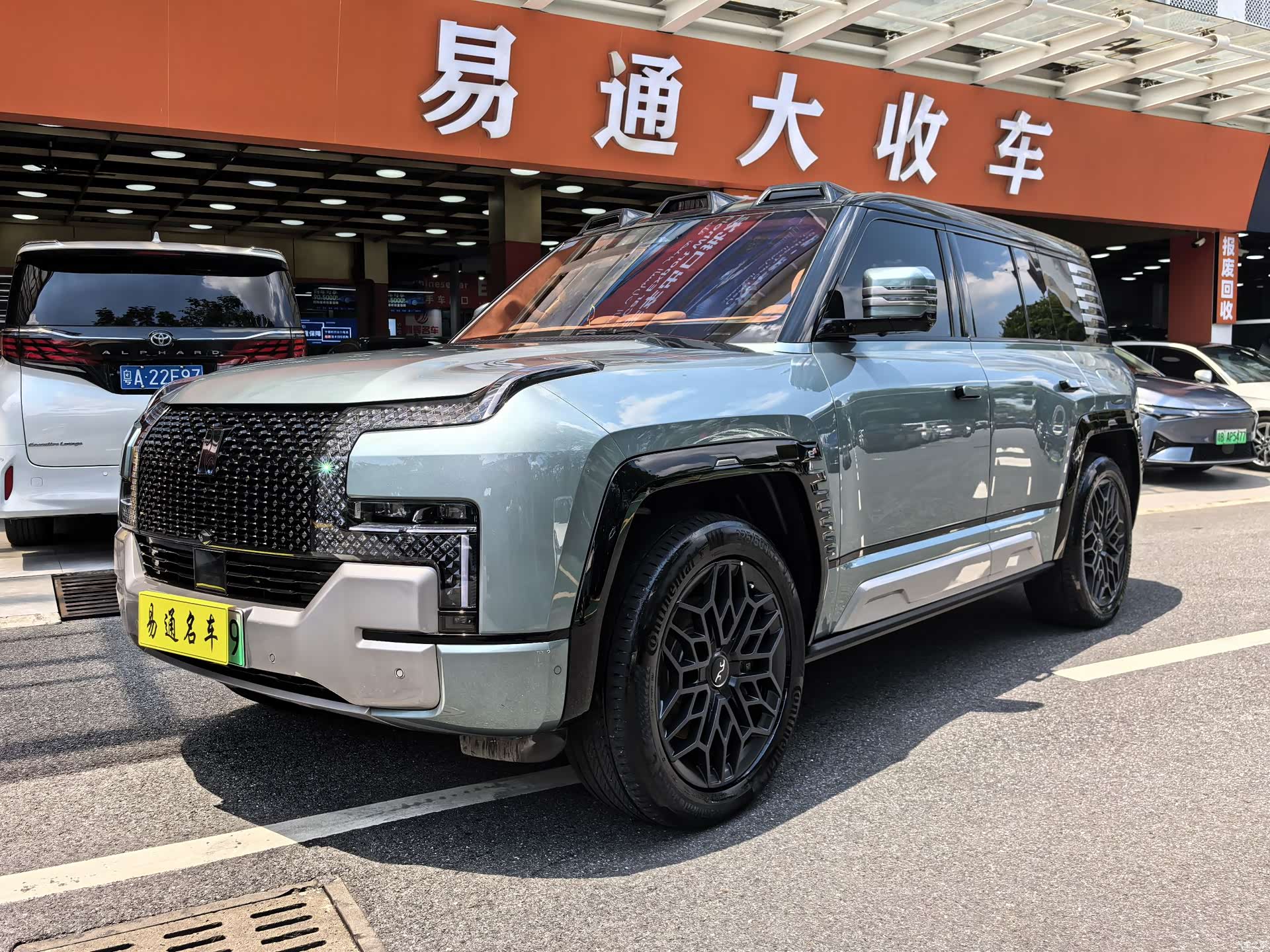 Yangwang U8, 2024 1