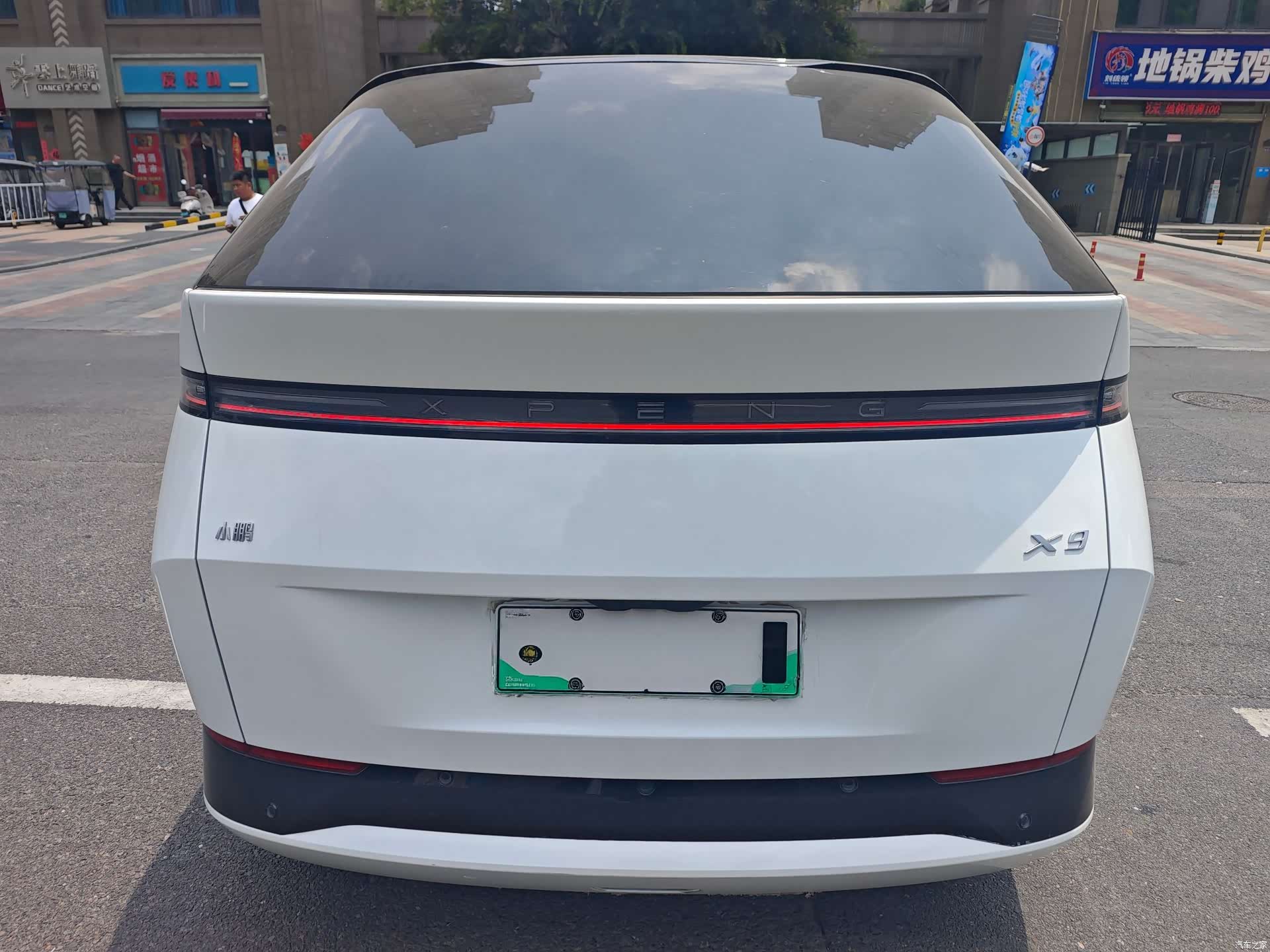 Xpeng X9, 2024 18