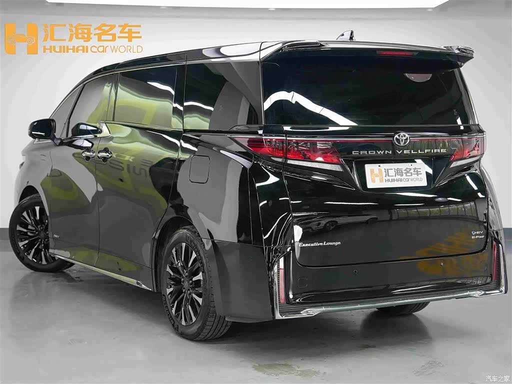 Toyota Vellfire, 2025 4