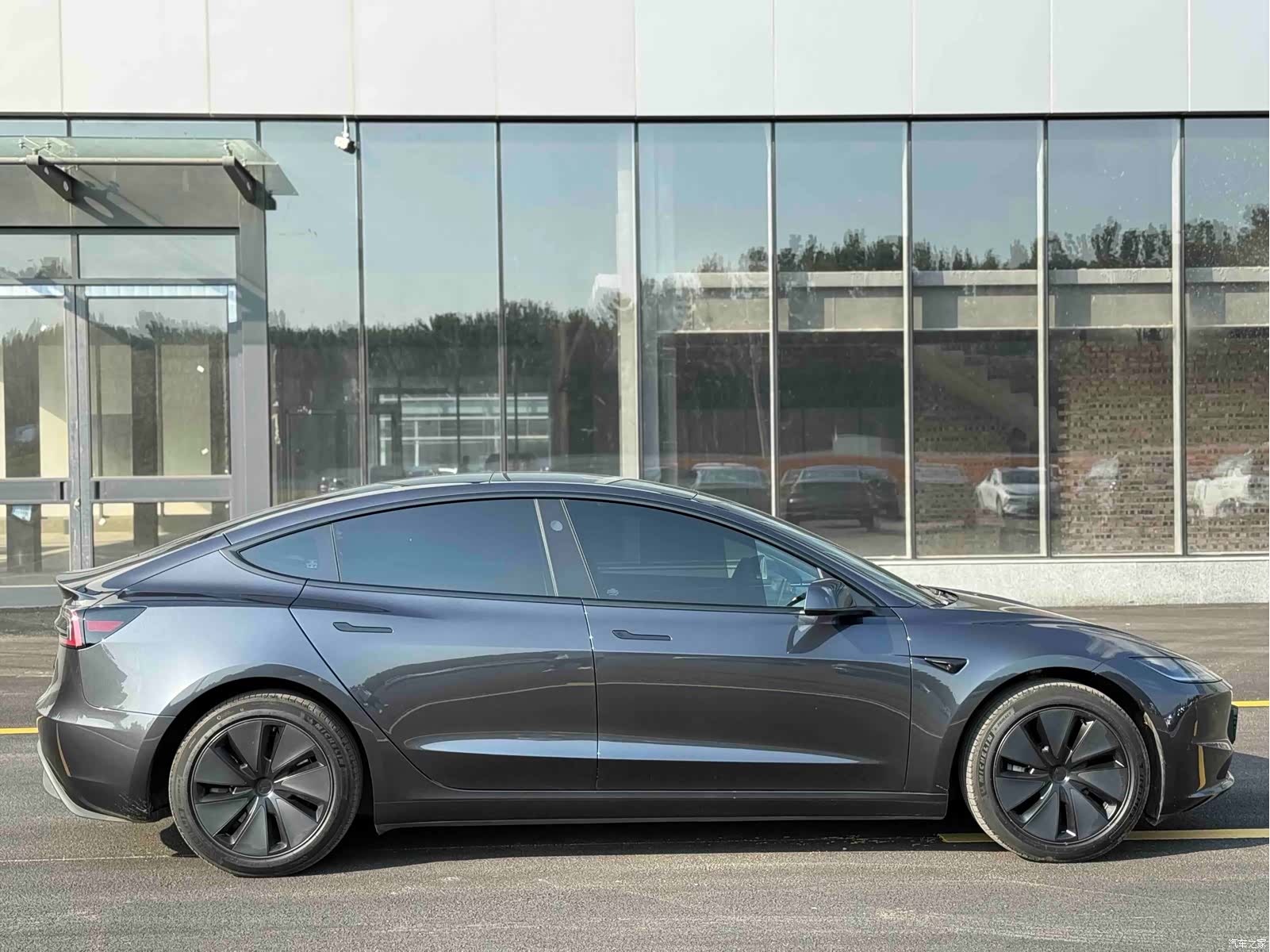 Tesla Model 3, 2024 4