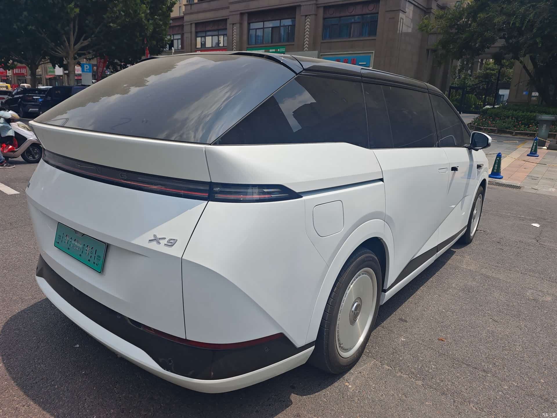 Xpeng X9, 2024 19